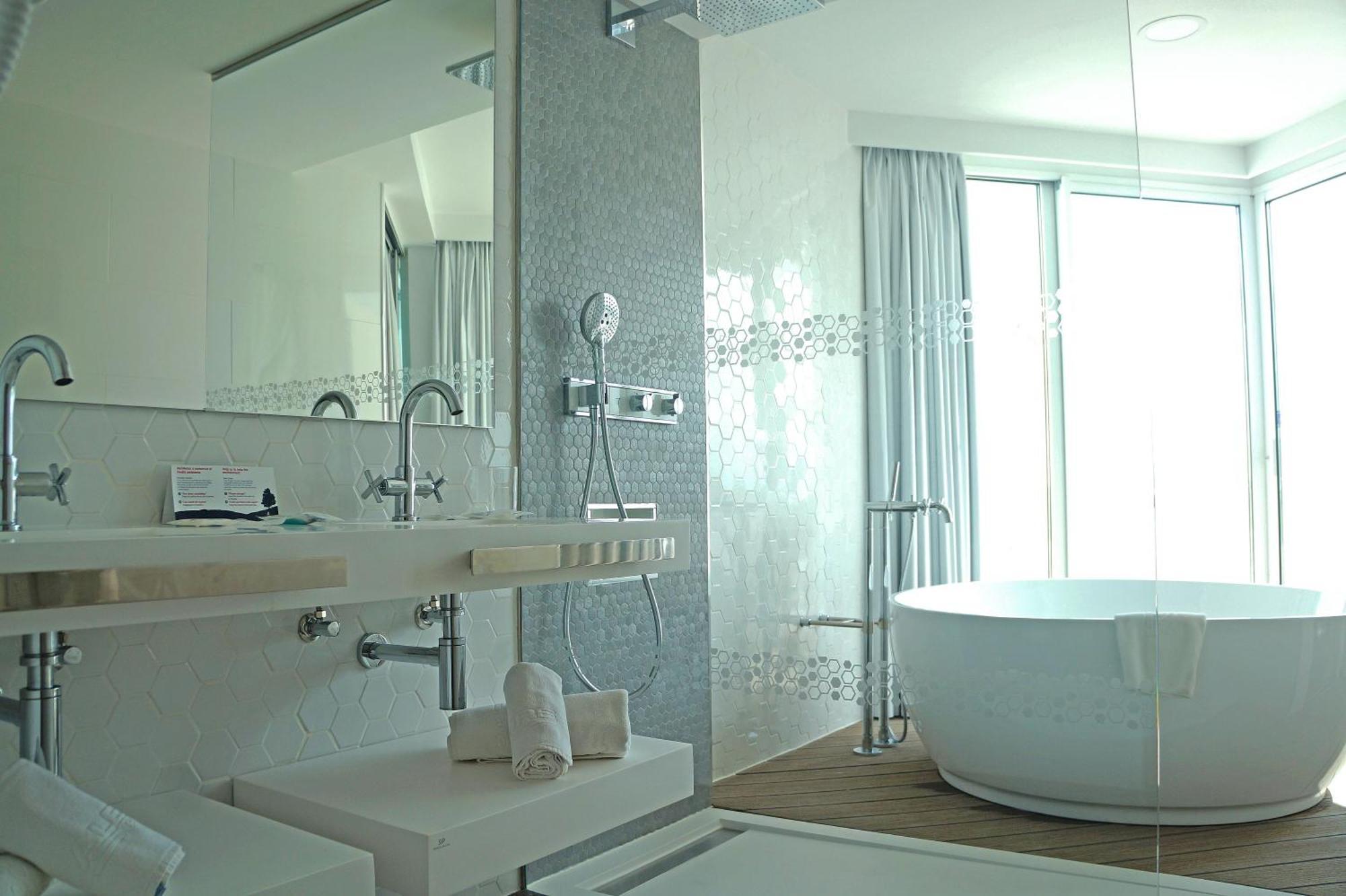 Deluxe Double or Twin Room Spa Bath